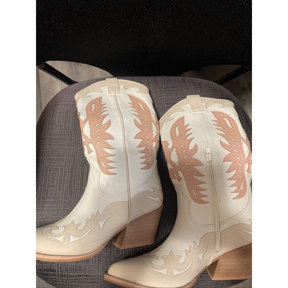 Women’s White Western Cowboy/Cowgirl Boots Size 7.5 Embroidered Detail Idaly